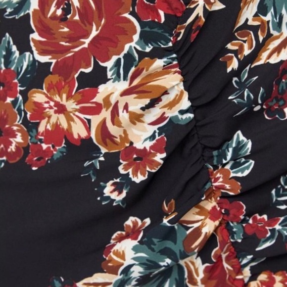 Zara Black Floral Dress with Vneck - Picture 6 of 6